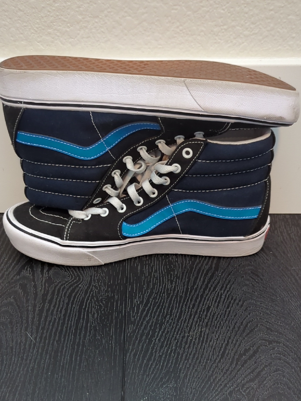 Vans High Top Skate Sneakers with Blue Stripe Comfy Cush